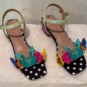 NWOT Betsy Johnson Emerry Beaded Butterfly Ornament Sandal Size 7.5